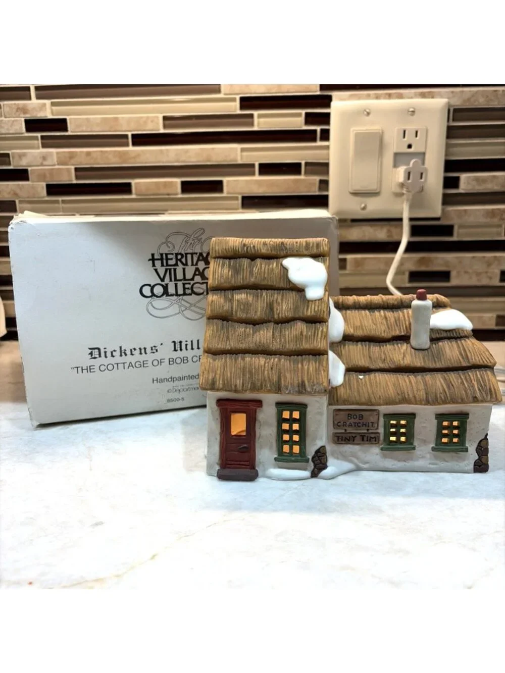 Dept 56 Heritage Village Dickens' Village Cottage of Bob Cratchit & Tiny Tim